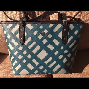 EUC Coach Tote handbag in criss-cross pattern